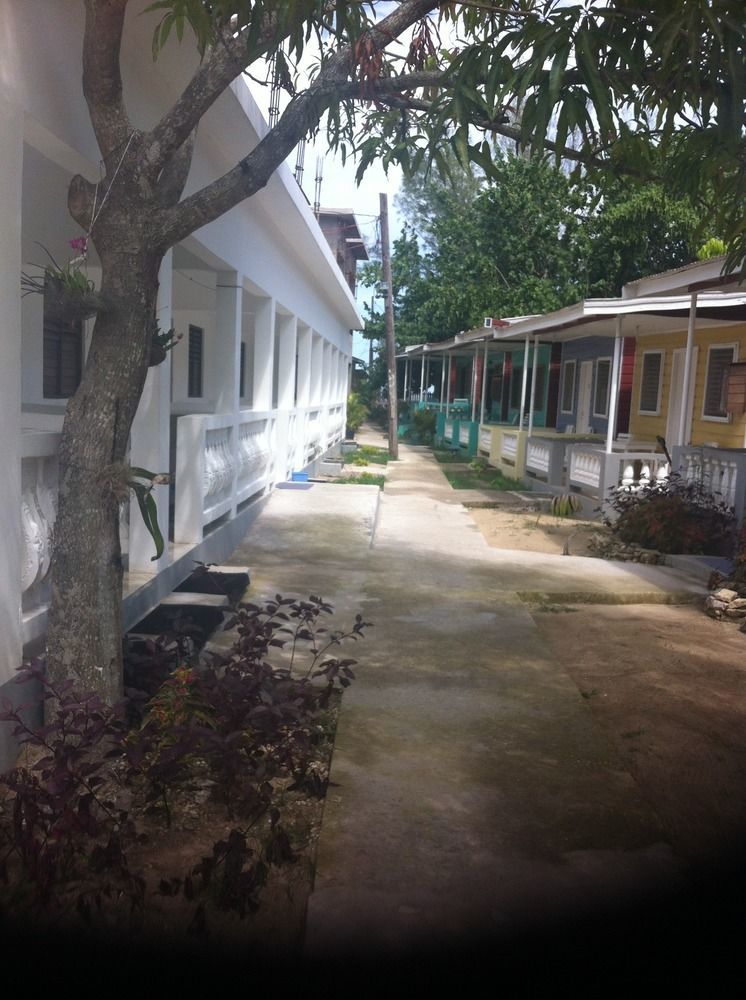 Roots Cafe Rooms Negril Exterior foto